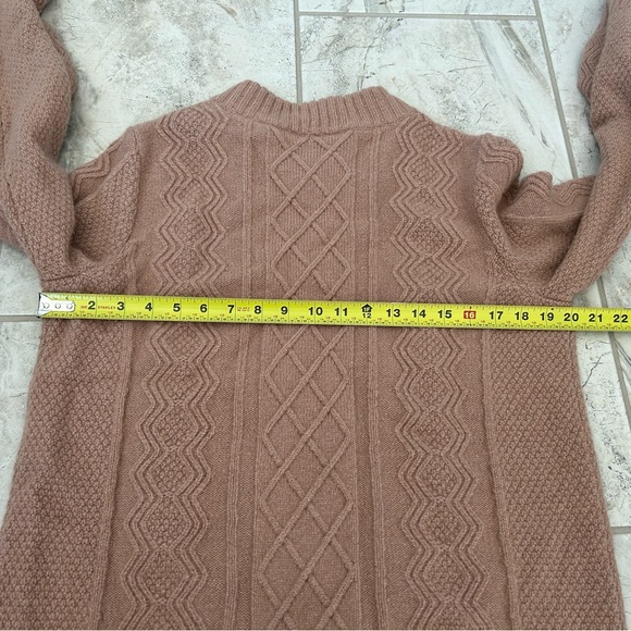 Duluth Trading Co Woolpaca Cable Sweater
Tan
Size Medium
Wool Blend - Picture 7 of 8